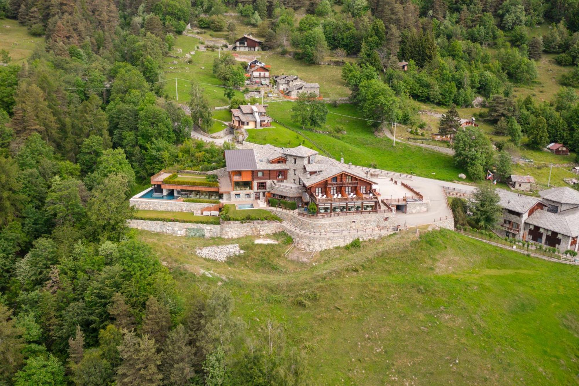 Готель Silou Retreat Champdepraz Екстер'єр фото