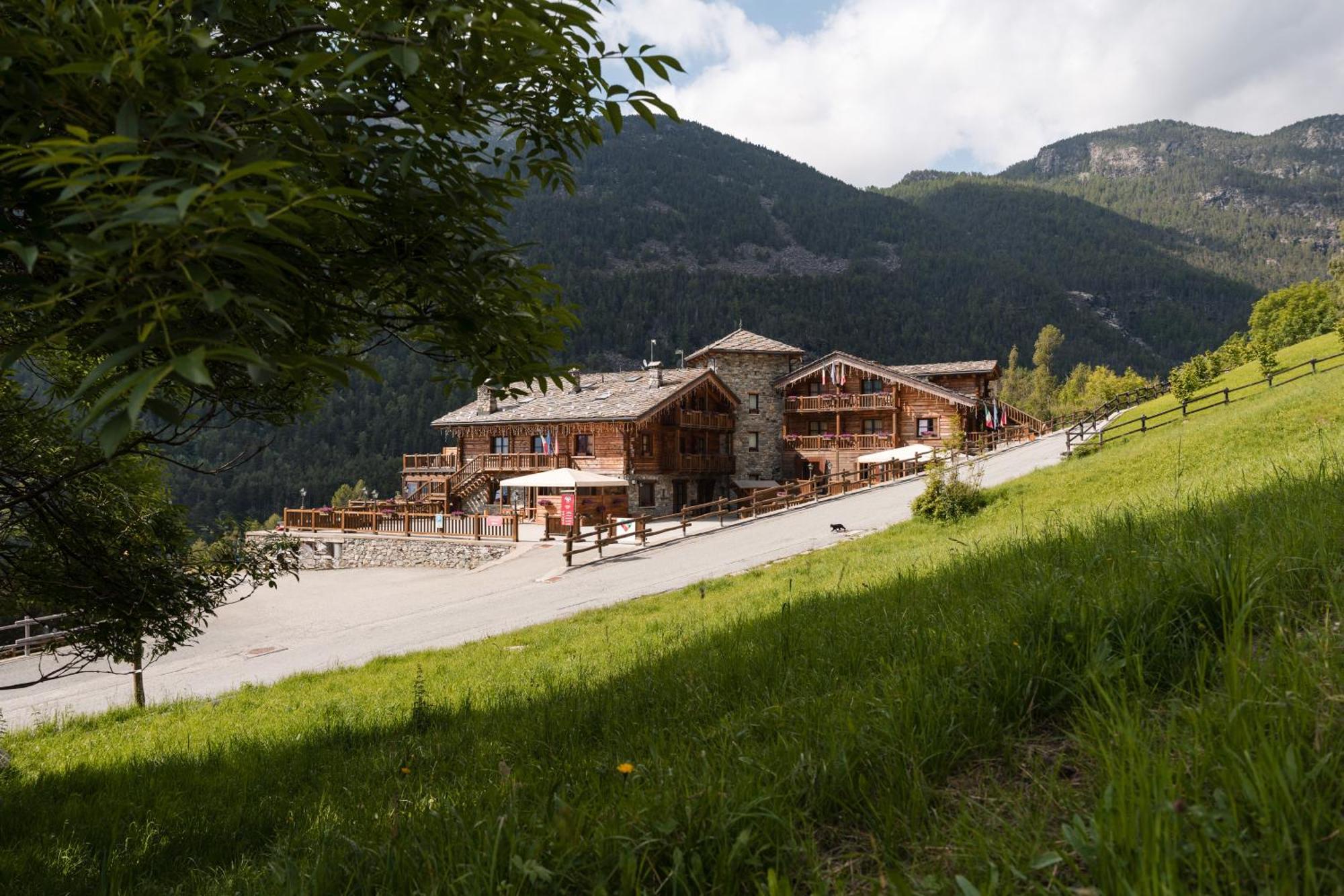 Готель Silou Retreat Champdepraz Екстер'єр фото