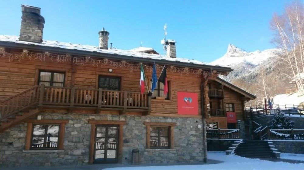 Готель Silou Retreat Champdepraz Екстер'єр фото
